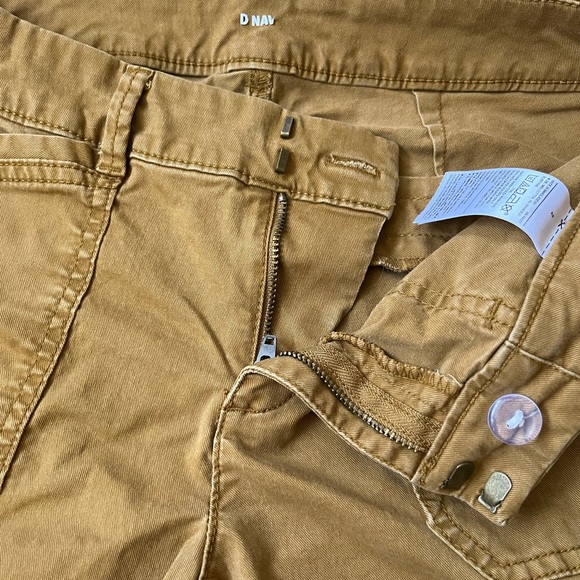 Old Navy Straight Leg Ankle Length Khaki Pants - Picture 4 of 10